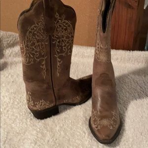 Women's cowgirl boots